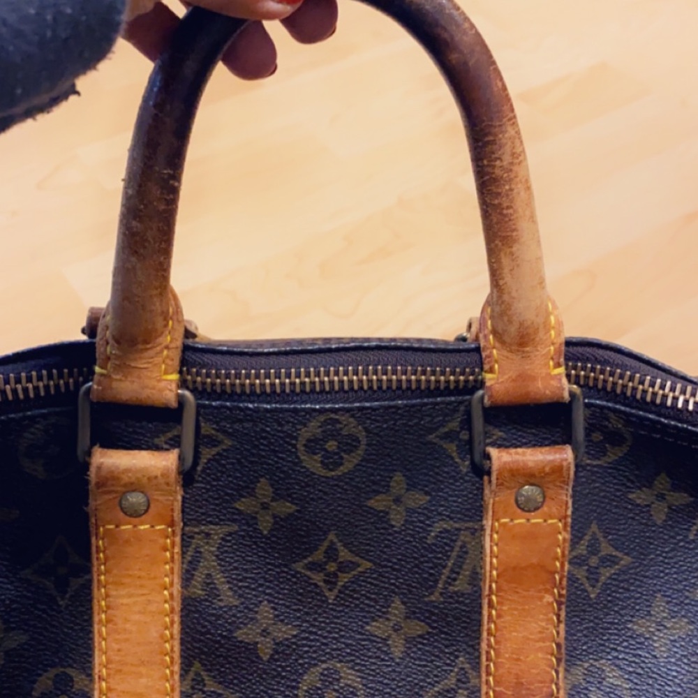 EUC Louis Vuitton Sac Duffle Bag 35 & comes with strap. - Picture 6 of 12